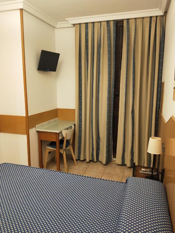 מדריד Hostal Maria Ronda מראה חיצוני תמונה